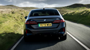 BMW i5 M50 – rear action